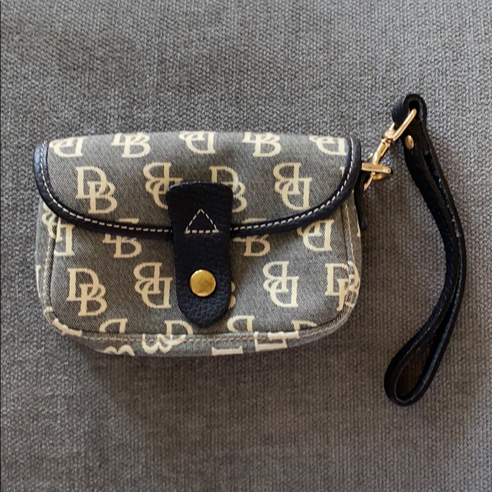 Dooney & Bourke - Logo Wristlet - Navy Blue/Grey